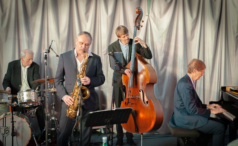 APÉRO CAFE TERRASSE CENTENAIRE DE OSCAR PETERSON AU GYMNASE DE SAINT MARTIN DU MANOIR